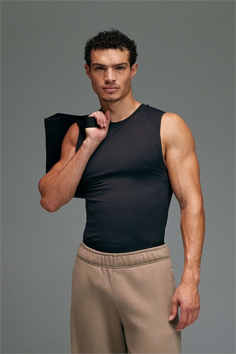 Бесшовная компрессионная майка-поддевка, подчеркивающая фигуру и облегающая мышцы артикул 151097034