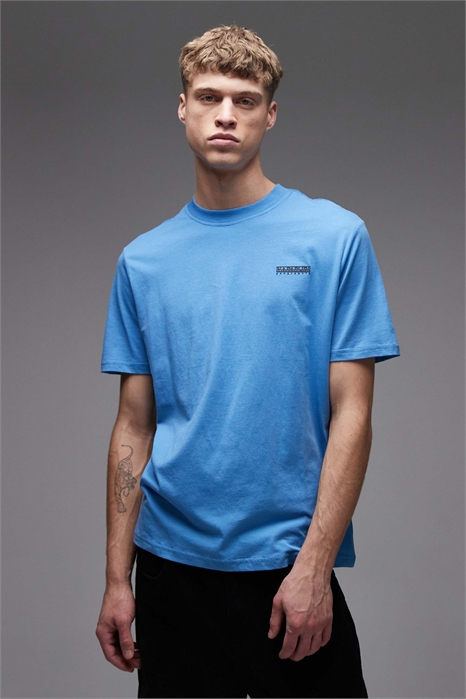 Футболка с небольшим логотипом артикул 153576427