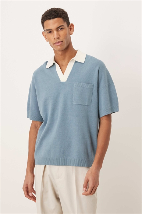 Полуформальная вязаная рубашка-поло с вырезом и карманом спереди артикул 151528903