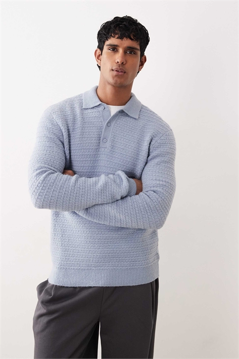 Трикотажное поло с фактурной поверхностью артикул 152125689