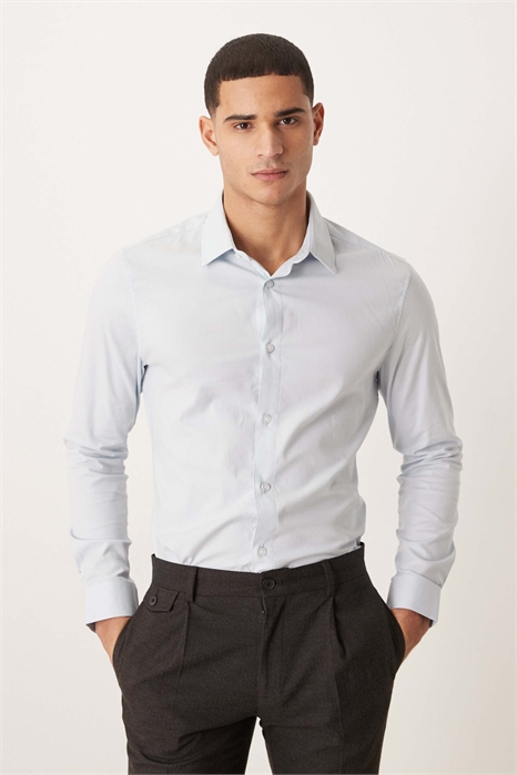 Рубашка-оксфорд королевского синего цвета с зауженным кроем, легко гладится артикул 148656105