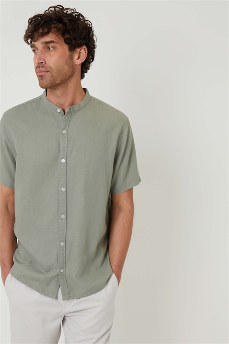 Рубашка с коротким рукавом из смесовой ткани с льняным эффектом и воротником «под дедушку» артикул 155740076