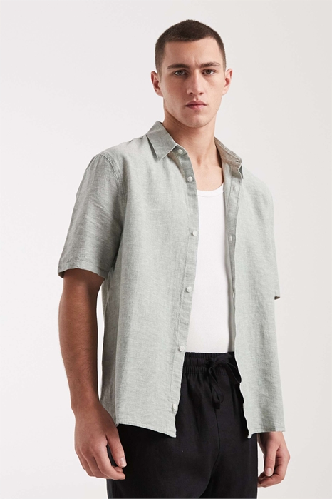 Рубашка с короткими рукавами из смешанного льна артикул 155541519