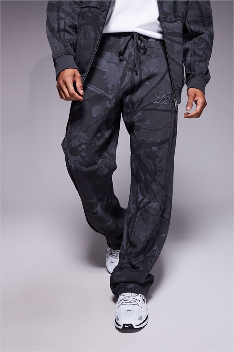 Джоггеры свободного кроя с камуфляжным принтом артикул 150524811