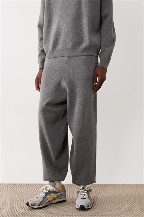 Широкие джоггеры из трикотажа с манжетами артикул 151187315