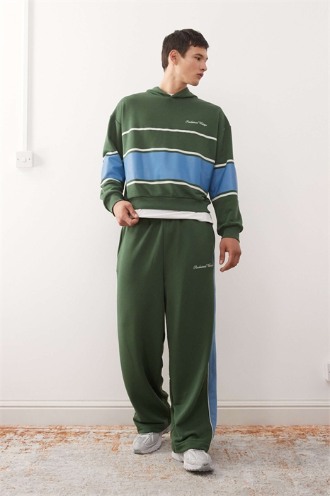 Джоггеры с широкими брючинами и контрастными боковыми вставками co-ord артикул 152795817