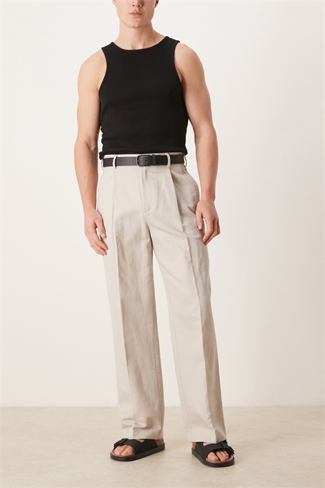 Элегантные льняные брюки с широкими брючинами и складками артикул 153320802