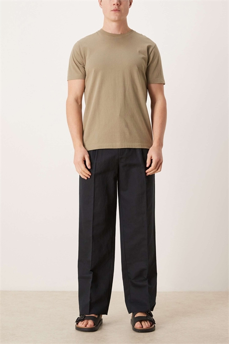 Элегантные льняные брюки с широкими брючинами и складками артикул 153320796