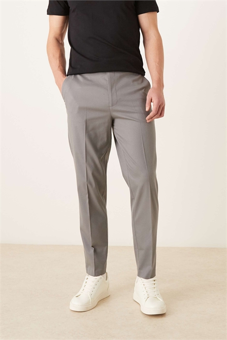 Стильные брюки зауженного кроя с регулировкой сзади артикул 150035231