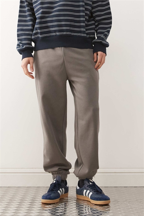 Джоггеры с манжетами цвета «антрацит» артикул 148815228