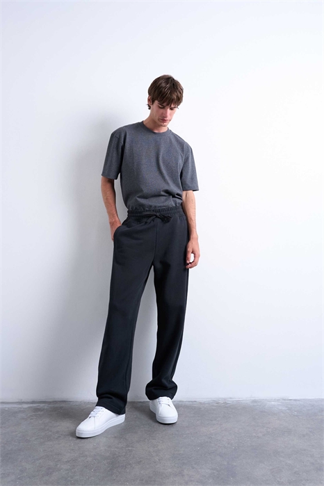 Джоггер с прямыми брючинами из плотной ткани артикул 144908033