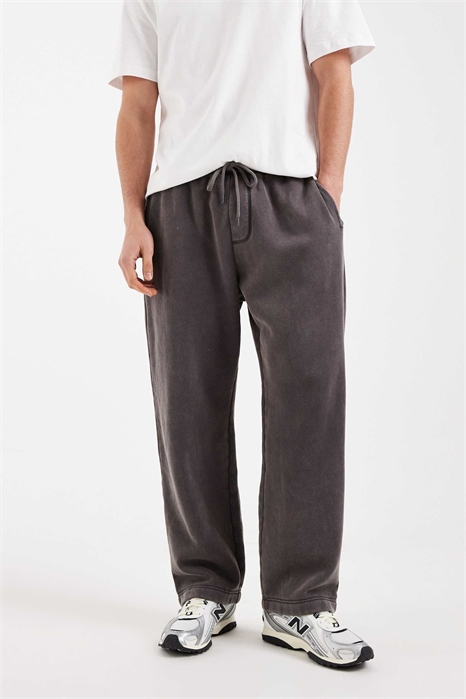 Джоггеры свободного кроя с открытыми манжетами и принтом артикул 154774140