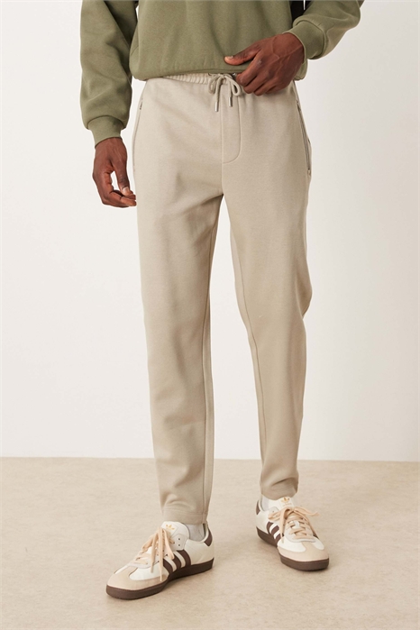 Стильные узкие джоггеры артикул 151778591