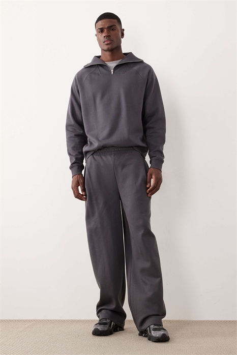 Джоггеры с широкими брючинами и складками артикул 150327305