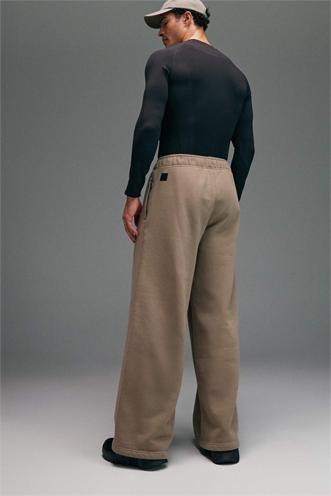 День отдыха: тяжелые джоггеры из хлопка плотностью 440 г/м² с карманами на молнии, песочного цвета артикул 151783230