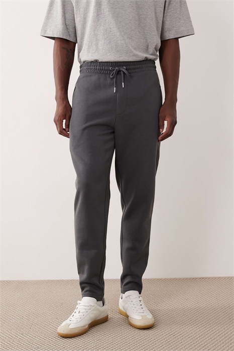 Стильные узкие джоггеры артикул 151778554