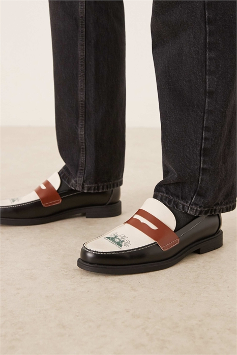 Трехцветные лоферы с текстовым рисунком артикул 154053755