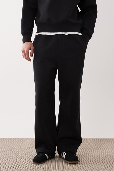 Комбинируйте джоггеры с прямыми брючинами артикул 154336412