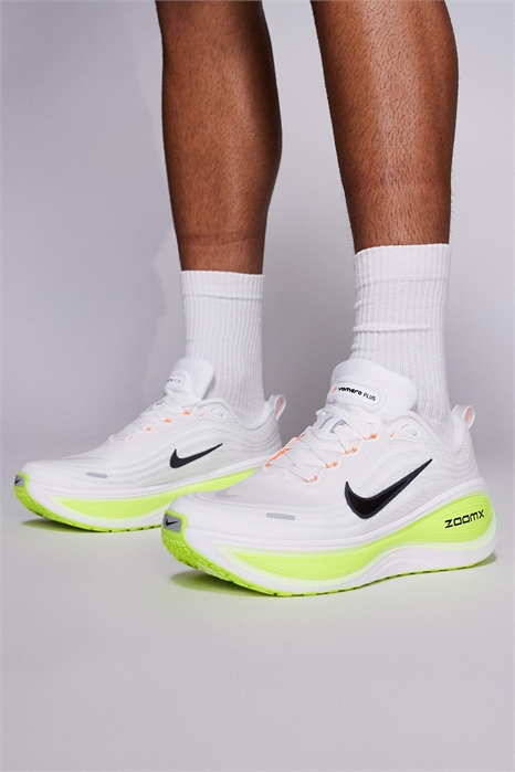 Кроссовки Vomero Plus белого и неоново-желтого цветов артикул 149964850