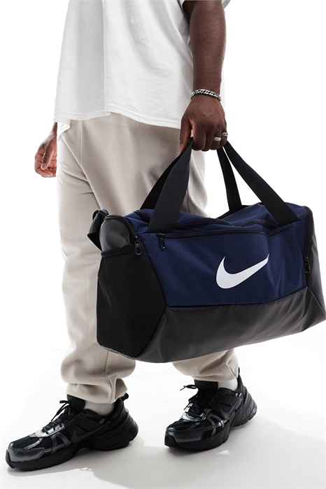 Небольшая спортивная сумка артикул 137321816