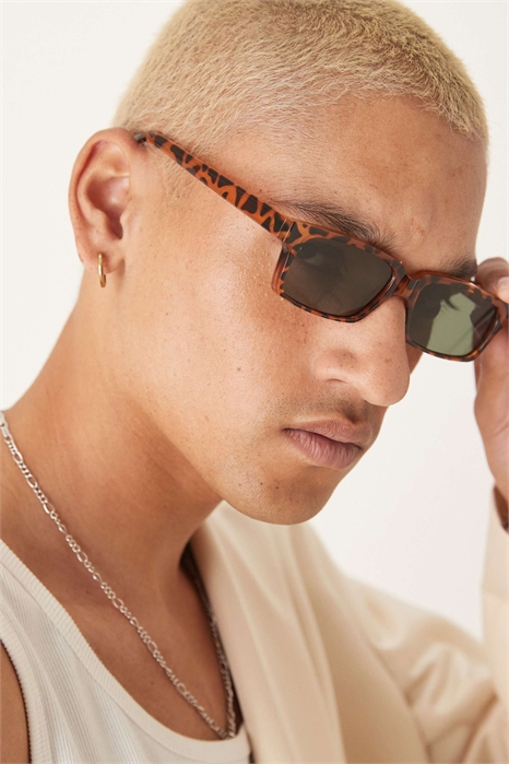 Очки прямоугольной формы с линзами зеленого дымчатого оттенка и оправой под черепаху артикул 141102047