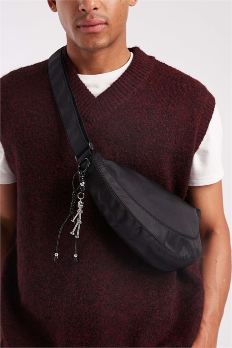 Нейлоновая сумка через плечо с подвеской черного цвета артикул 150836795