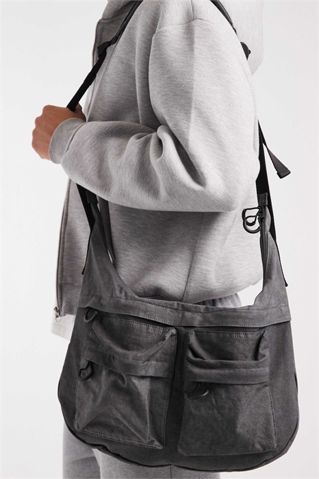 Сумка через плечо из канваса с функциональными элементами артикул 151745021