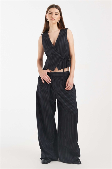 Брюки с широкими штанинами и складками артикул 152154697