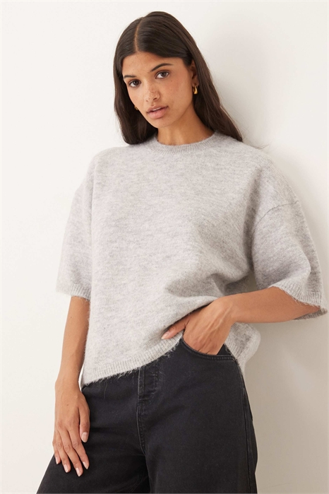 Свободный трикотажный топ с короткими рукавами из шерсти альпаки светло-серого меланжевого цвета артикул 150562605