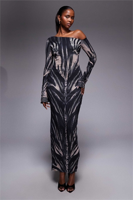 Макси-платье премиум-класса из скульптурной сетки с асимметричным вырезом на плече и расклешенными рукавами артикул 154115708