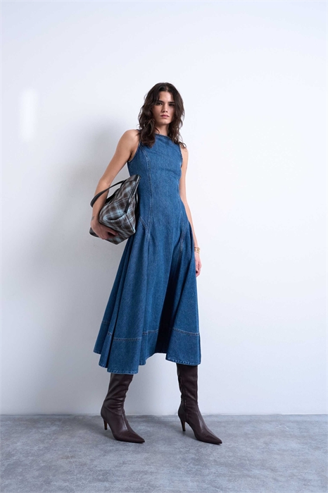 Макси-платье из денима с заниженной талией и декоративными швами артикул 150556150