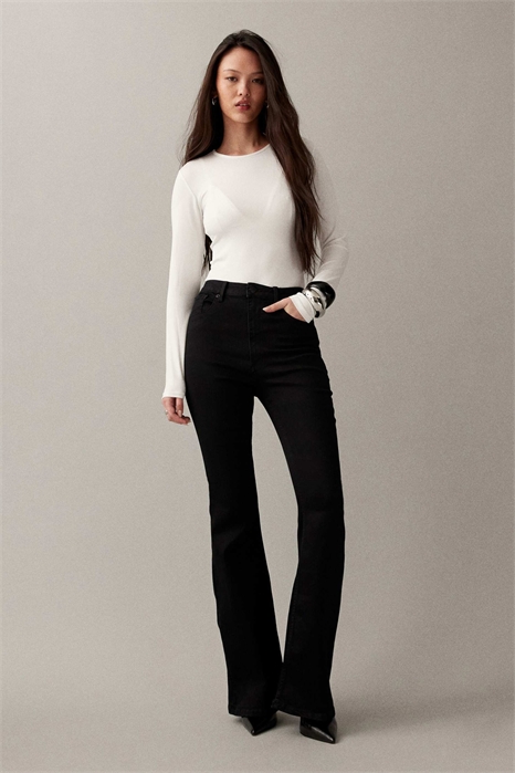 Джинсы с эффектом стрейч, подчеркивающие фигуру, с расклешенными брючинами артикул 140311238