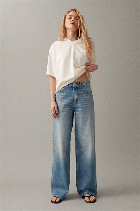 Коллекция «Circular Design»: джинсы «dad jeans» с широкими брючинами артикул 152833606