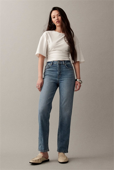 Джинсы с зауженным кроем и комфортной посадкой артикул 153050433