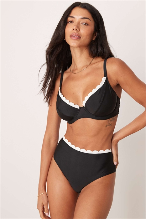 Топ бикини на косточках с контрастной волнистой окантовкой артикул 150782809