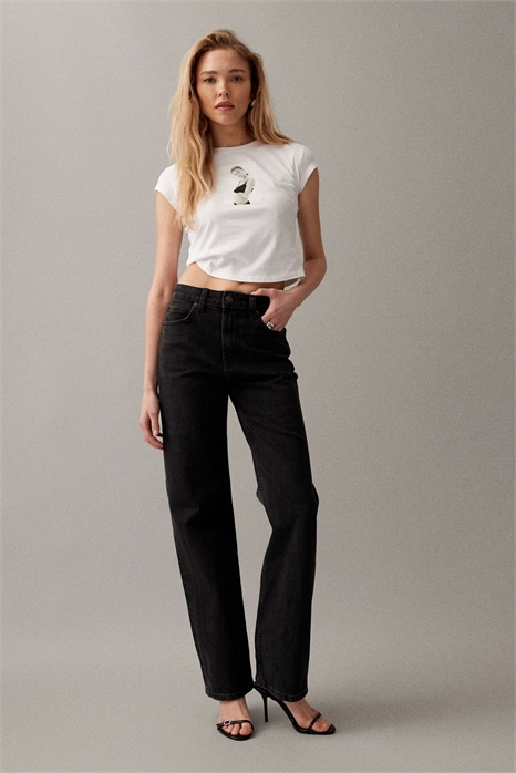 Удобные джинсы с прямыми брючинами из эластичной ткани артикул 153917495