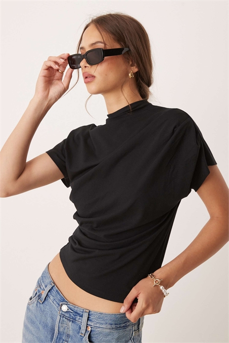 Топ с закрученными плечами и драпировкой артикул 148305670