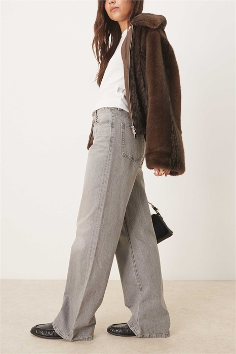 Джинсы «папа» с широкими брючинами артикул 149040616