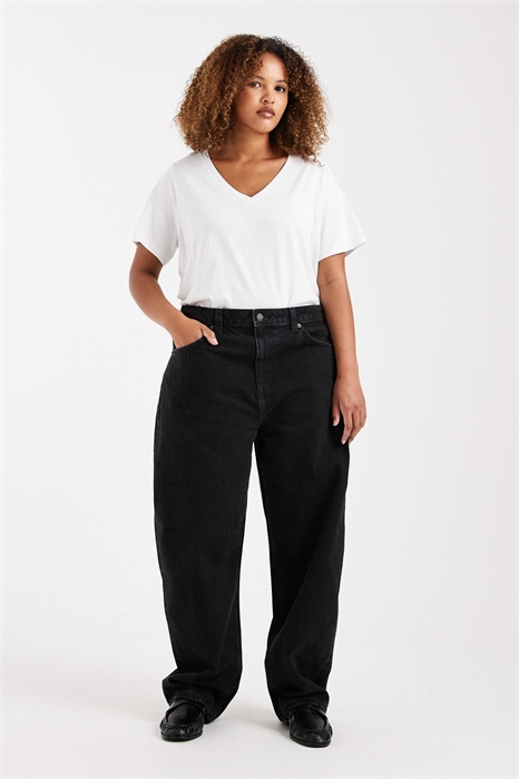 ASOS DESIGN Curve джинсы-скинни с зауженными штанинами, черные, с эффектом вымытого цвета артикул 148414156