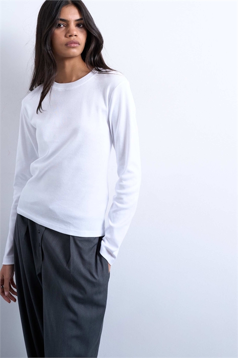 Белая футболка с длинным рукавом для повседневного ношения артикул 150005639