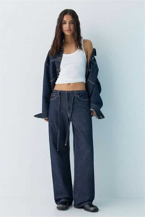 Джинсы свободного кроя с кулиской артикул 155969252
