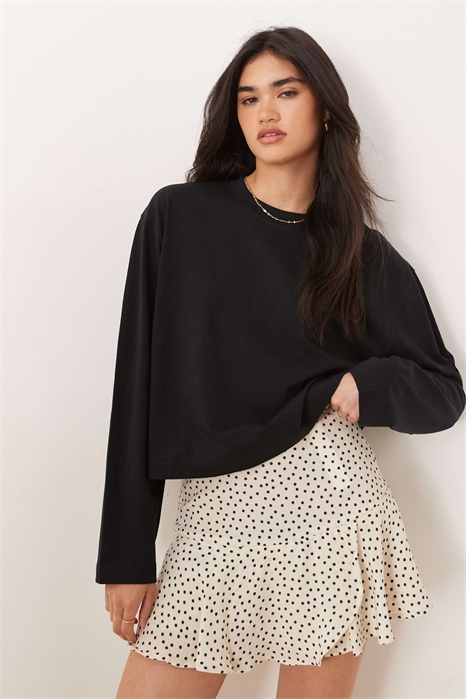 Короткая футболка прямого кроя с длинными рукавами артикул 148077928