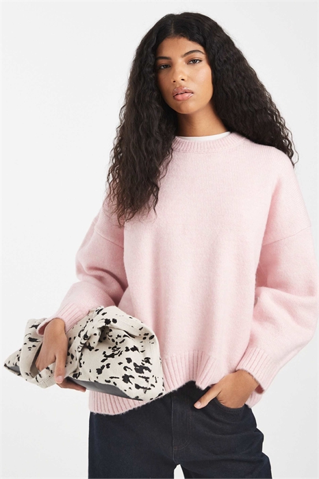 Свободный свитер с круглым вырезом и закруглённым низом артикул 153911308