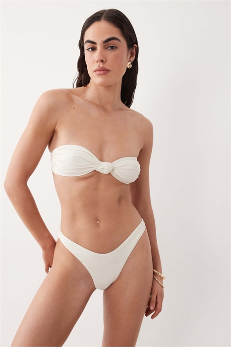 Комбинируйте брюки с V-образным вырезом и высоким вырезом на бедрах артикул 152196286