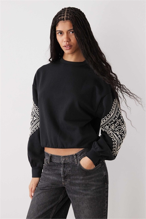 Толстовка с вышитым рукавом артикул 150506931