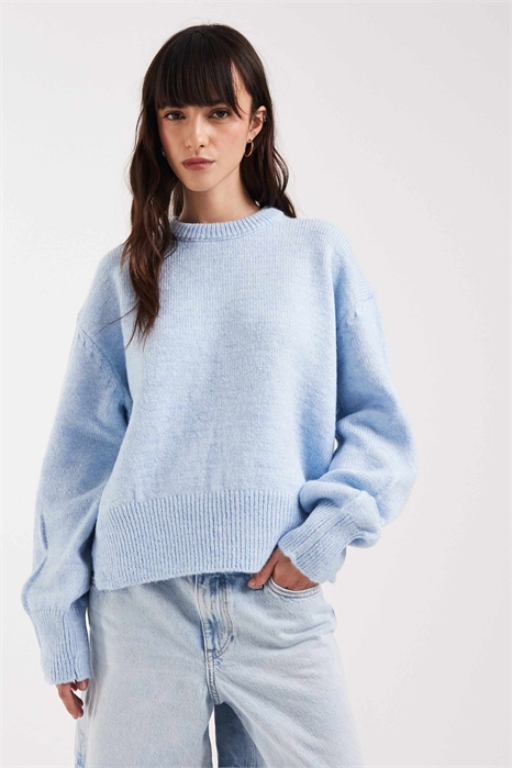 Свободный свитер с круглым вырезом и разрезами по бокам артикул 153911529