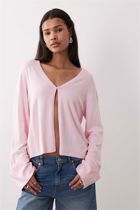 Вязаный кардиган с отложными рукавами и одной пуговицей артикул 153753598