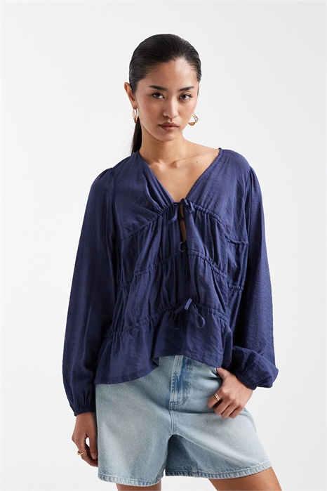 Блузка с длинными рукавами и сборками, завязывающаяся спереди артикул 153050288