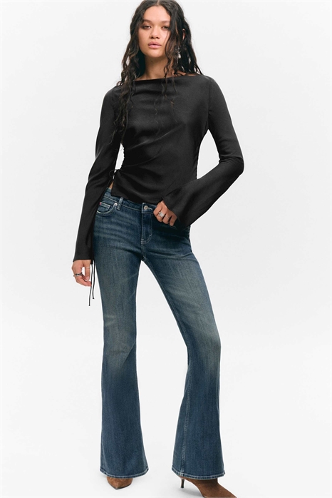 Топ из гофрированного атласа с длинными рукавами и лодочным вырезом артикул 151671062