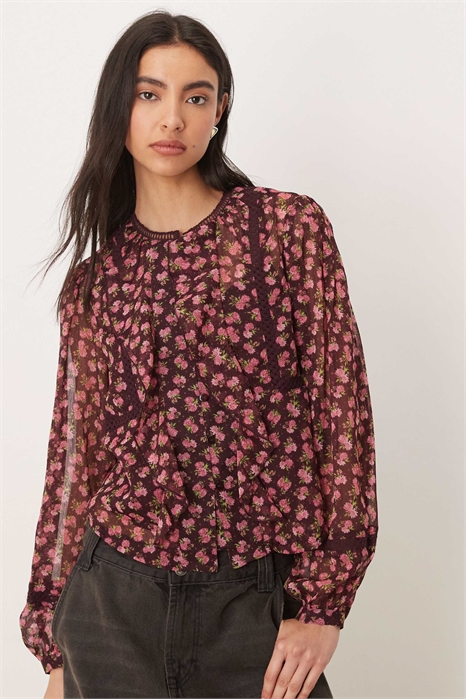 Воздушная блузка с длинными рукавами артикул 153720138